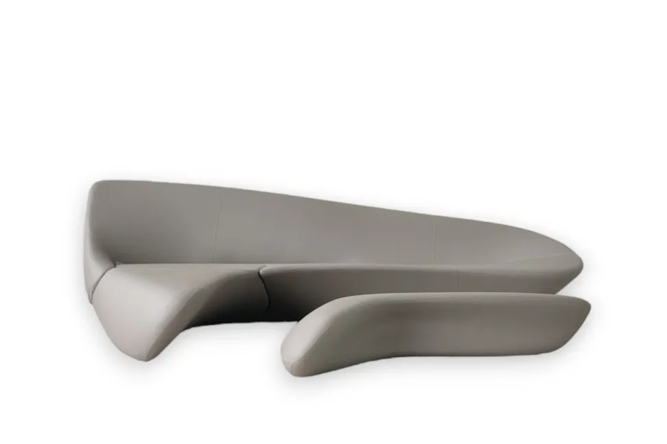 Диван из ткани лунно-серого цвета