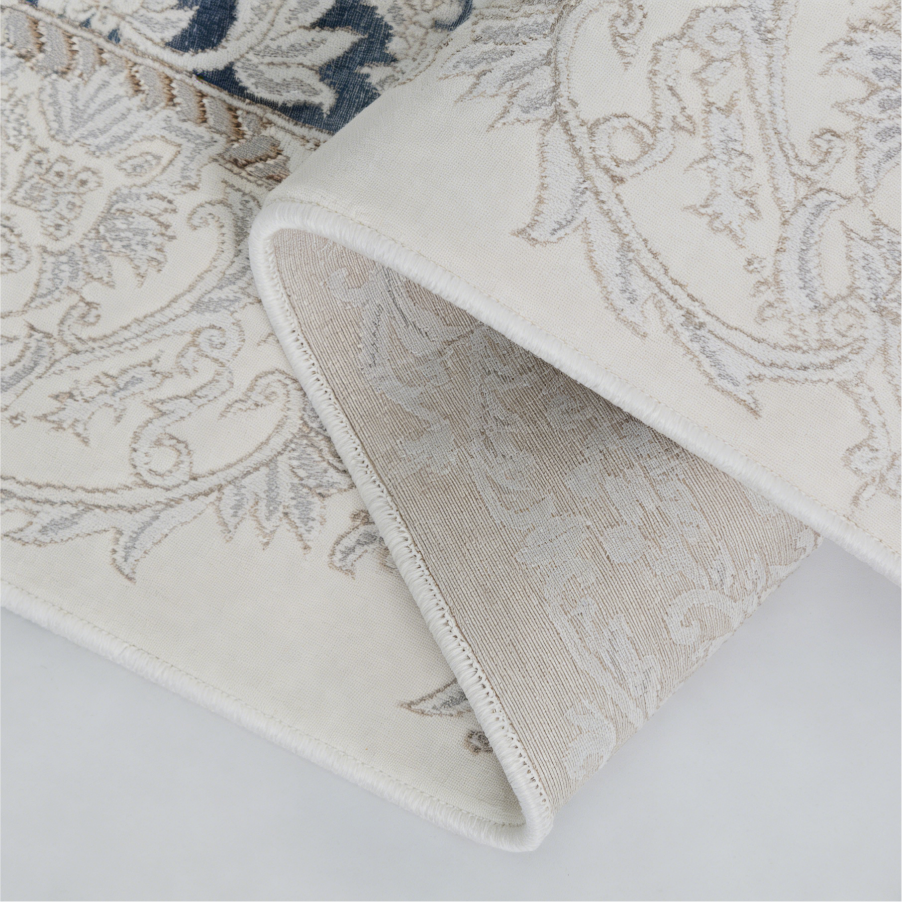 Турецкий ковер на реке