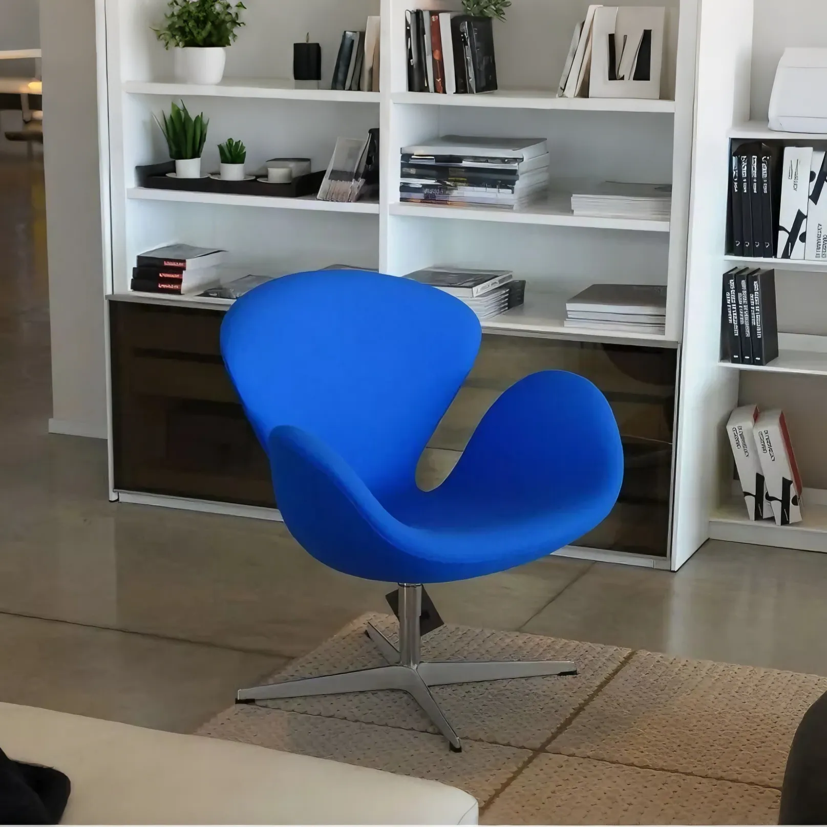 Лебединое синее кресло