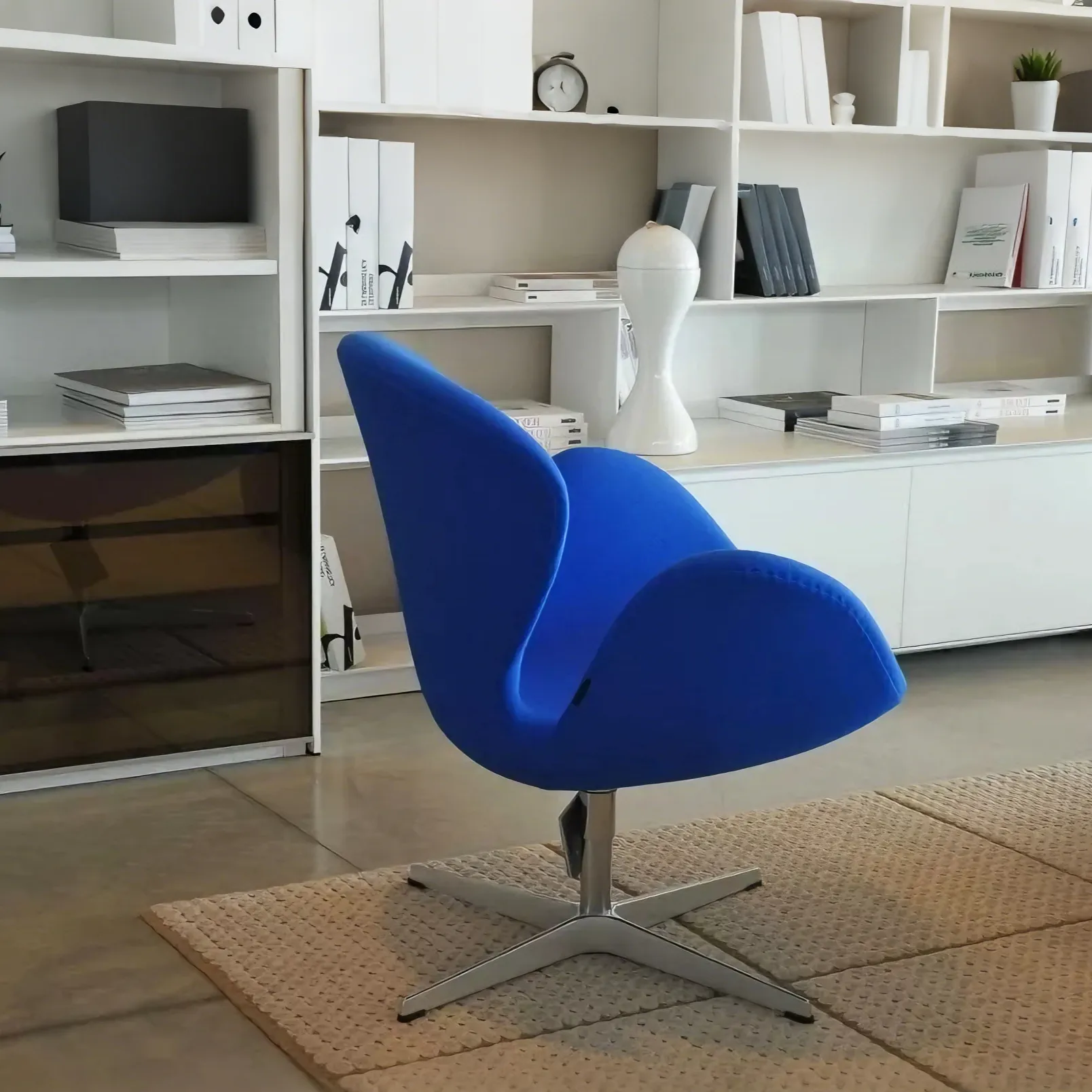 Лебединое синее кресло