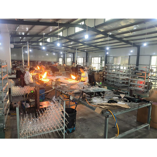 С 2009 по 2025 год компания Huaxia Glass превра...