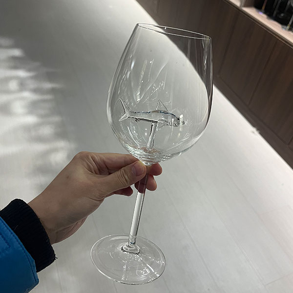 Бокал на высокой ножке «Акула»