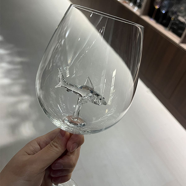 Бокал на высокой ножке «Акула»