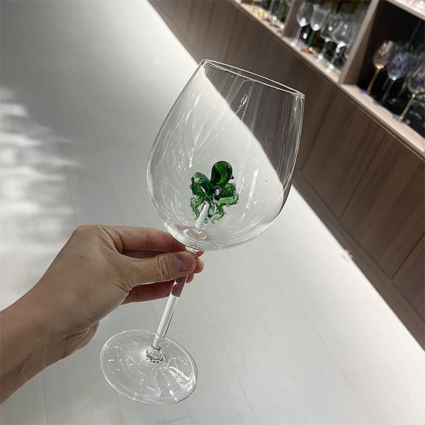 Бокал на ножке морской