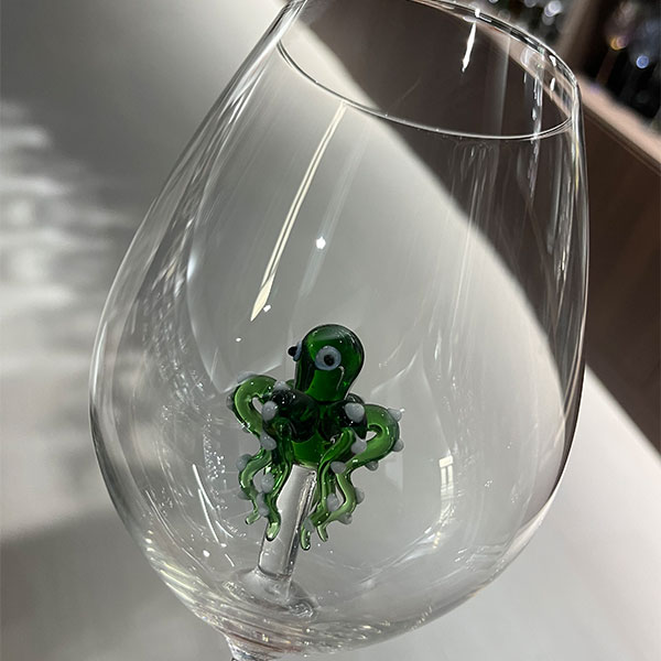 Бокал на ножке морской