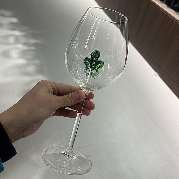 Бокал на ножке морской