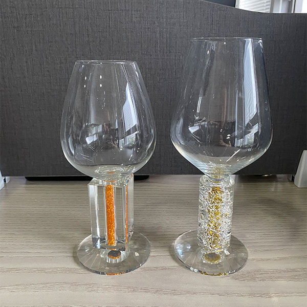 Бокал на утолщенной ножке