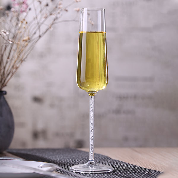 Бокалов для шампанского с кристаллами