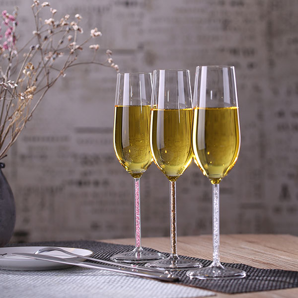 Бокалов для шампанского с кристаллами