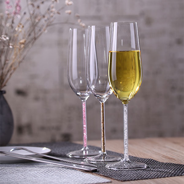 Бокалов для шампанского с кристаллами