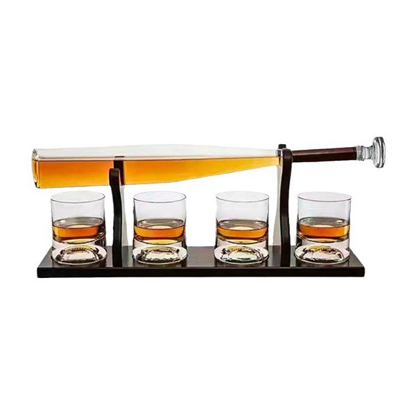 Бутылка в форме бейсбольной биты