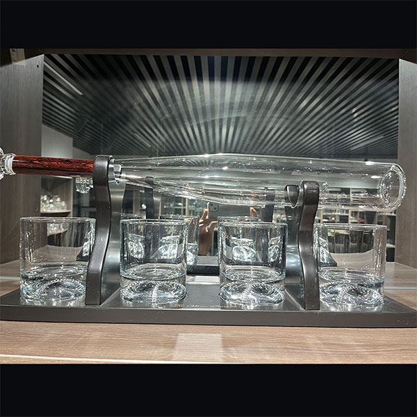 Бутылка в форме бейсбольной биты