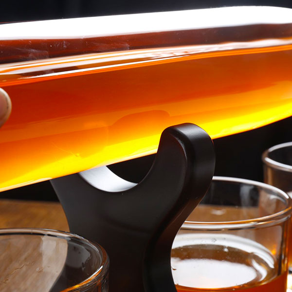 Бутылка в форме бейсбольной биты