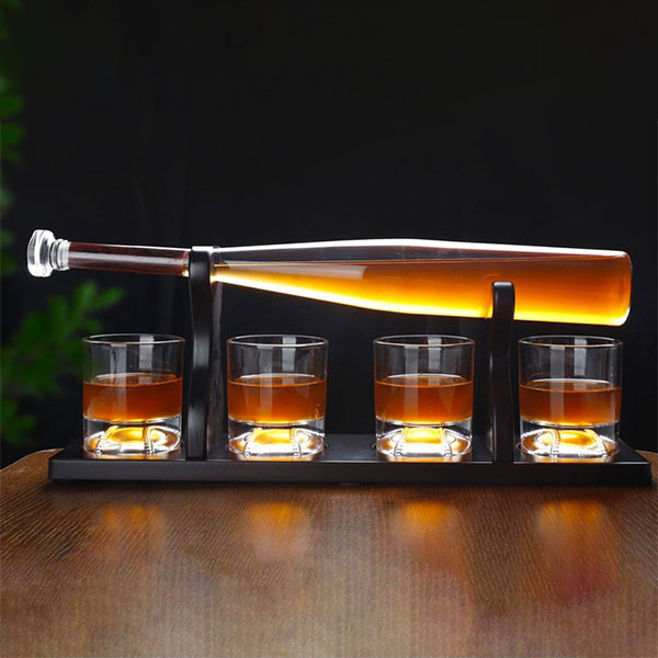 Бутылка в форме бейсбольной биты