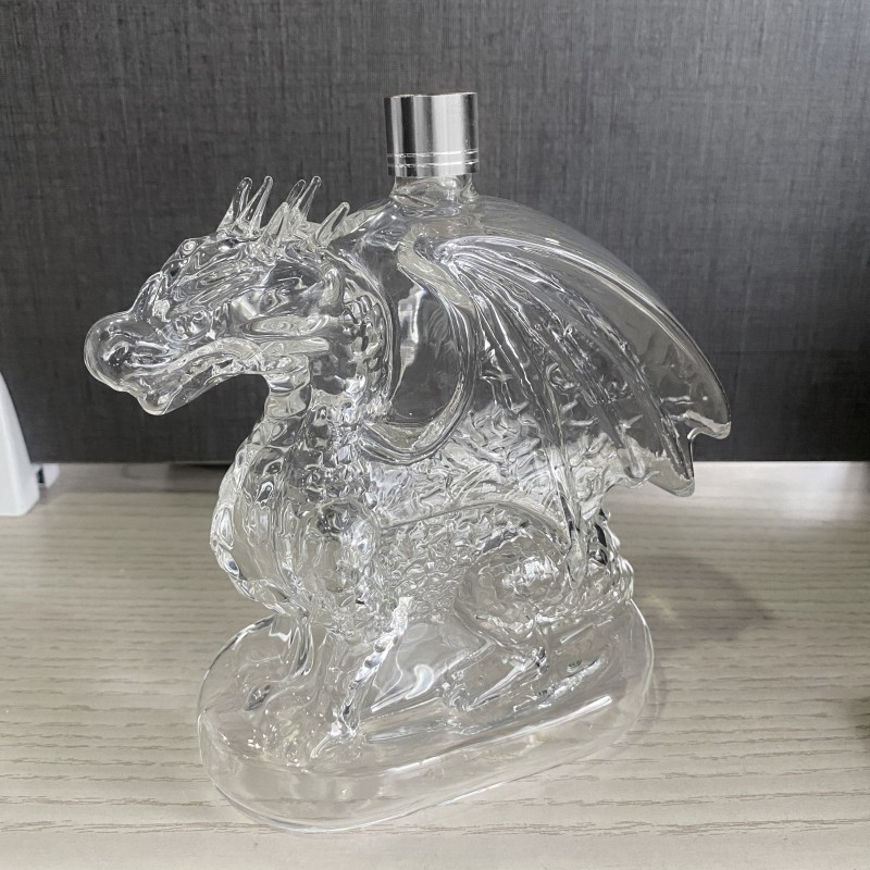 Бутылка вина «Летающий дракон»