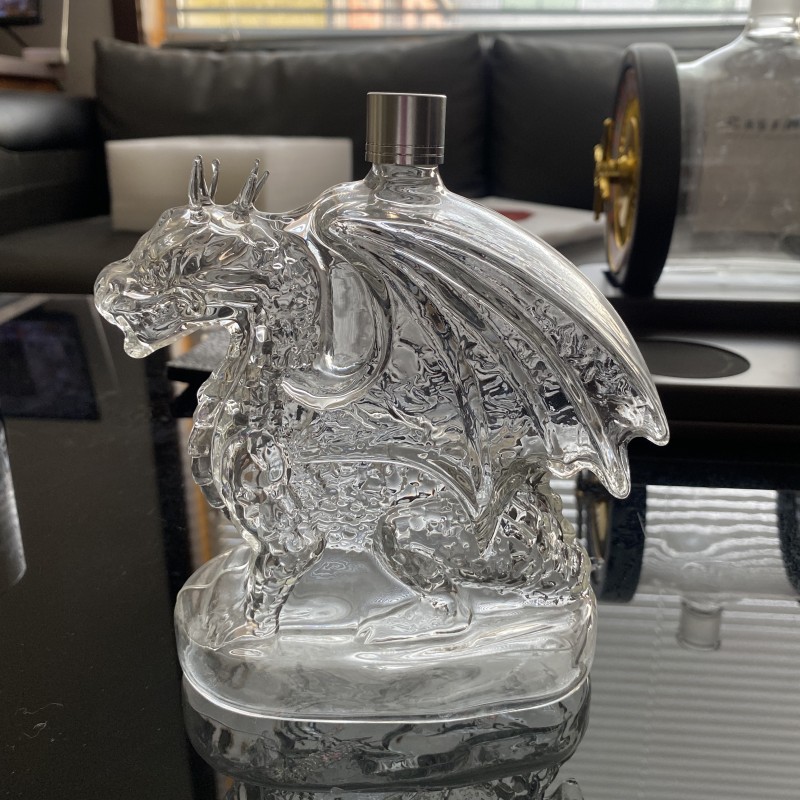 Бутылка вина «Летающий дракон»