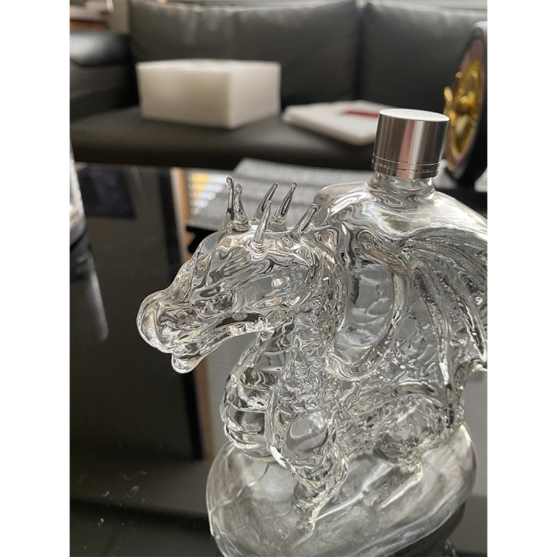 Бутылка вина «Летающий дракон»