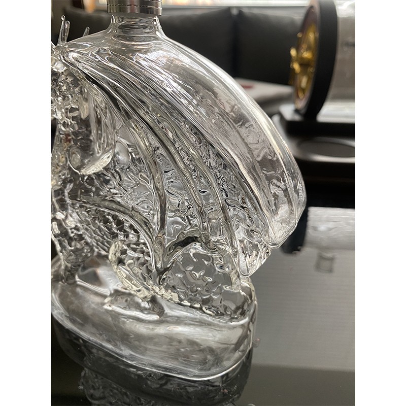 Бутылка вина «Летающий дракон»