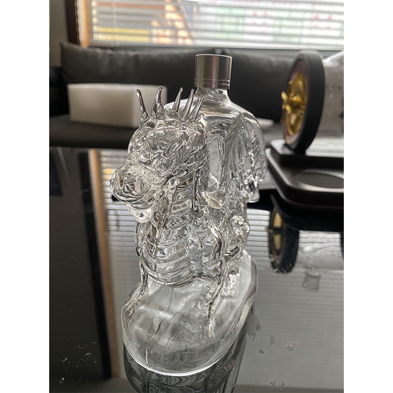 Бутылка вина «Летающий дракон»