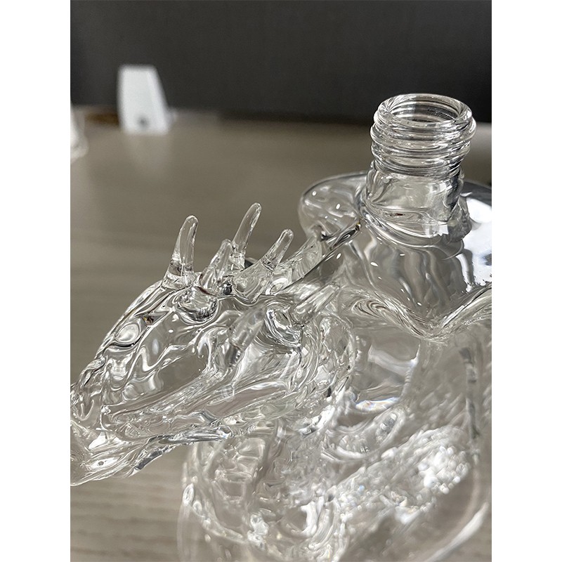 Бутылка вина «Летающий дракон»