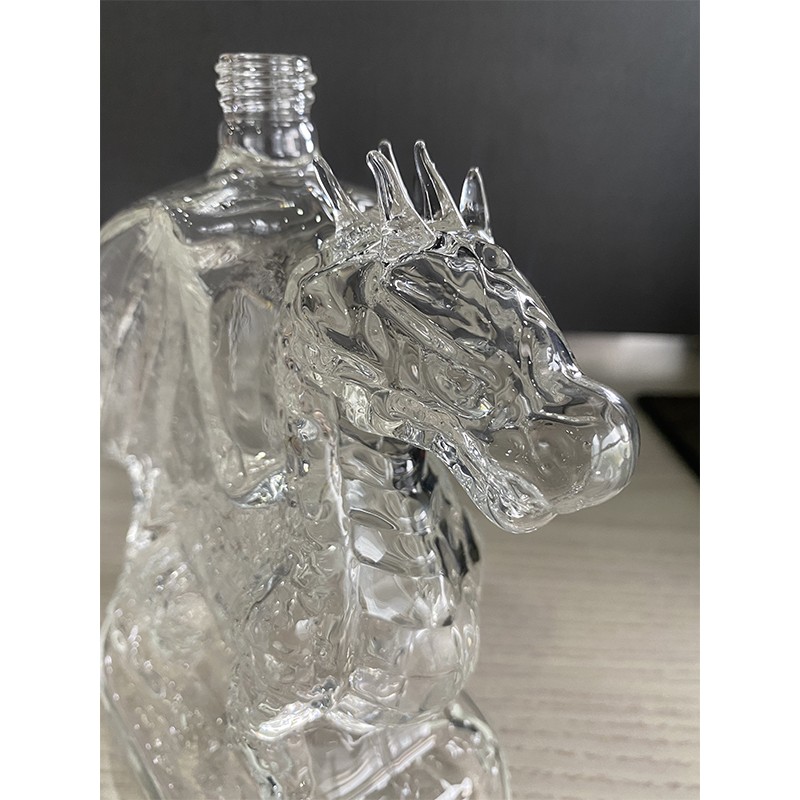 Бутылка вина «Летающий дракон»