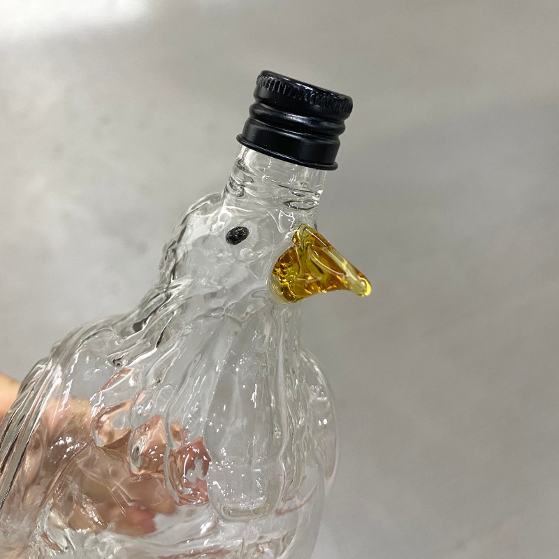 Винная бутылка из крафтового стекла в форме орла