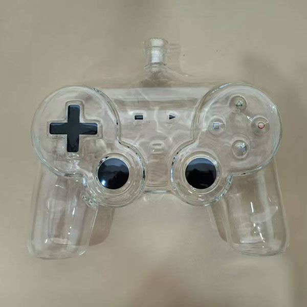 Заказные аксессуары для напитков в виде игрового контроллера