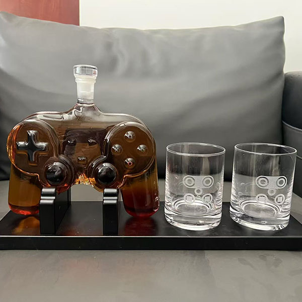 Заказные аксессуары для напитков в виде игрового контроллера