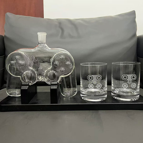 Заказные аксессуары для напитков в виде игрового контроллера