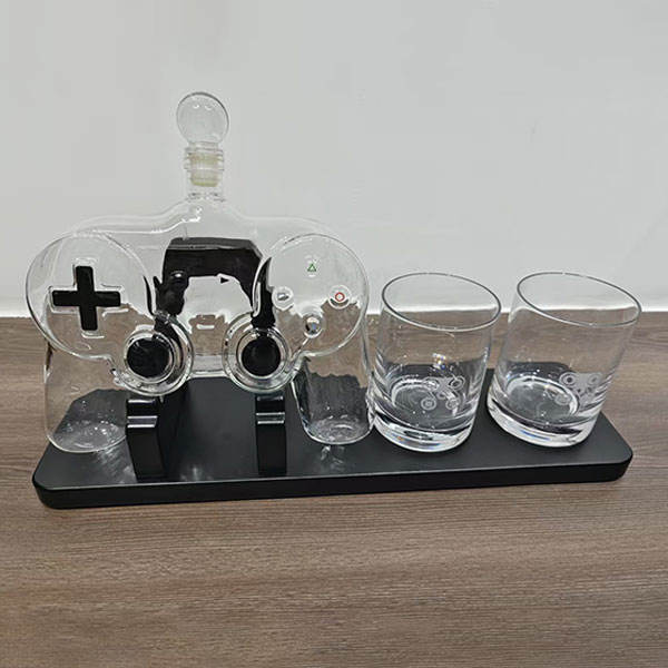 Заказные аксессуары для напитков в виде игрового контроллера