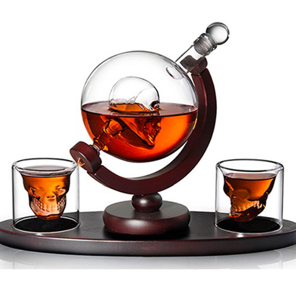 Коллекционный набор «Инструмент мира»: бутылка-глобус и бокалы