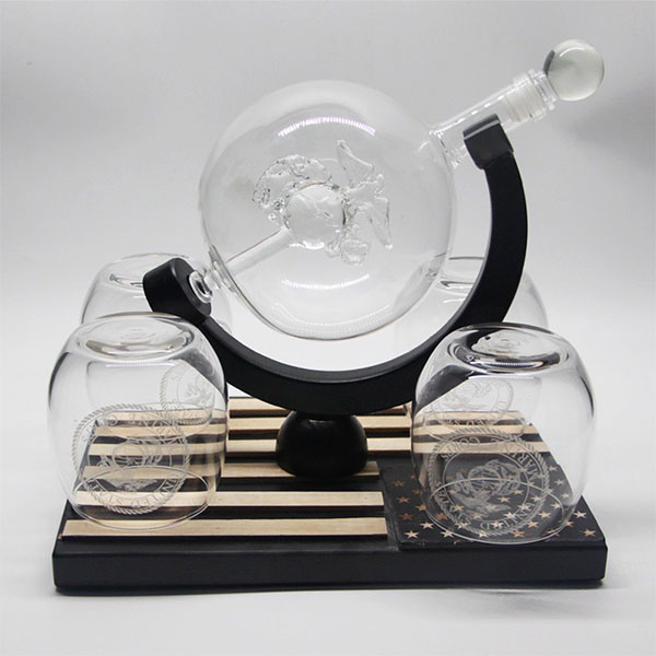 Коллекционный набор «Инструмент мира»: бутылка-глобус и бокалы