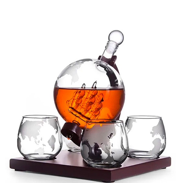 Коллекционный набор «Инструмент мира»: бутылка-глобус и бокалы