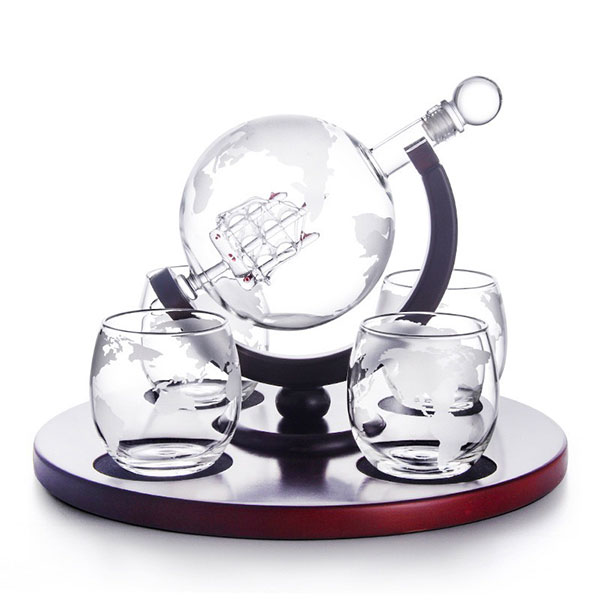 Коллекционный набор «Инструмент мира»: бутылка-глобус и бокалы