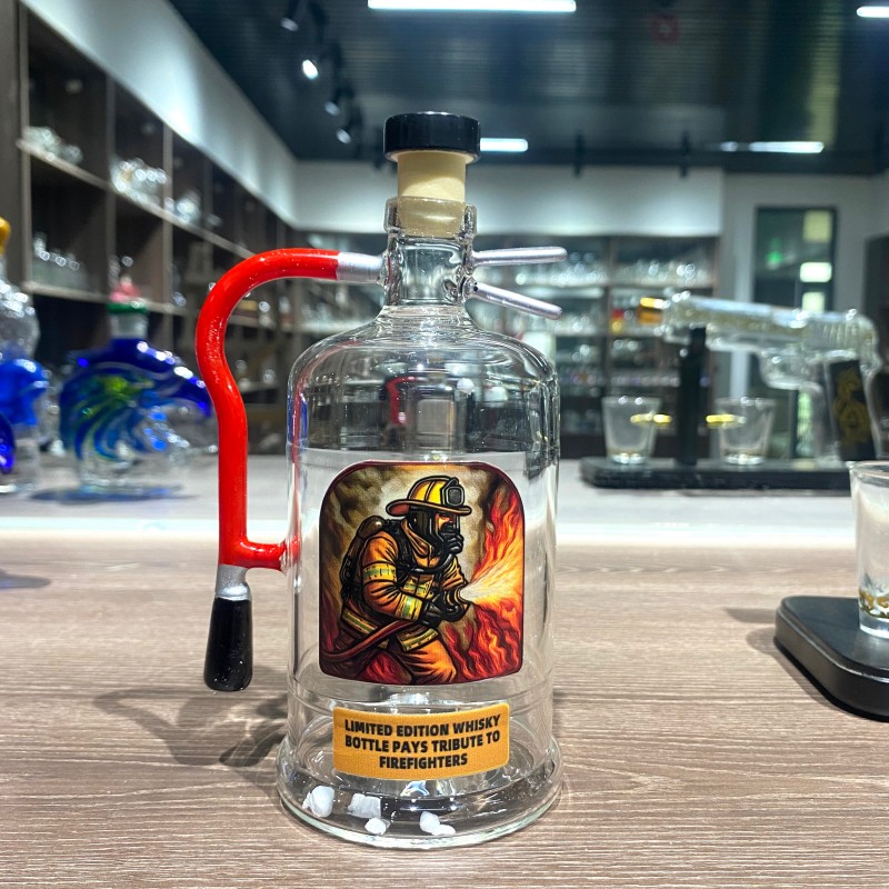 Лимитированная серия крафтовых бутылок для виски в стиле пожарных