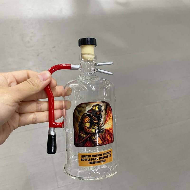Лимитированная серия крафтовых бутылок для виски в стиле пожарных