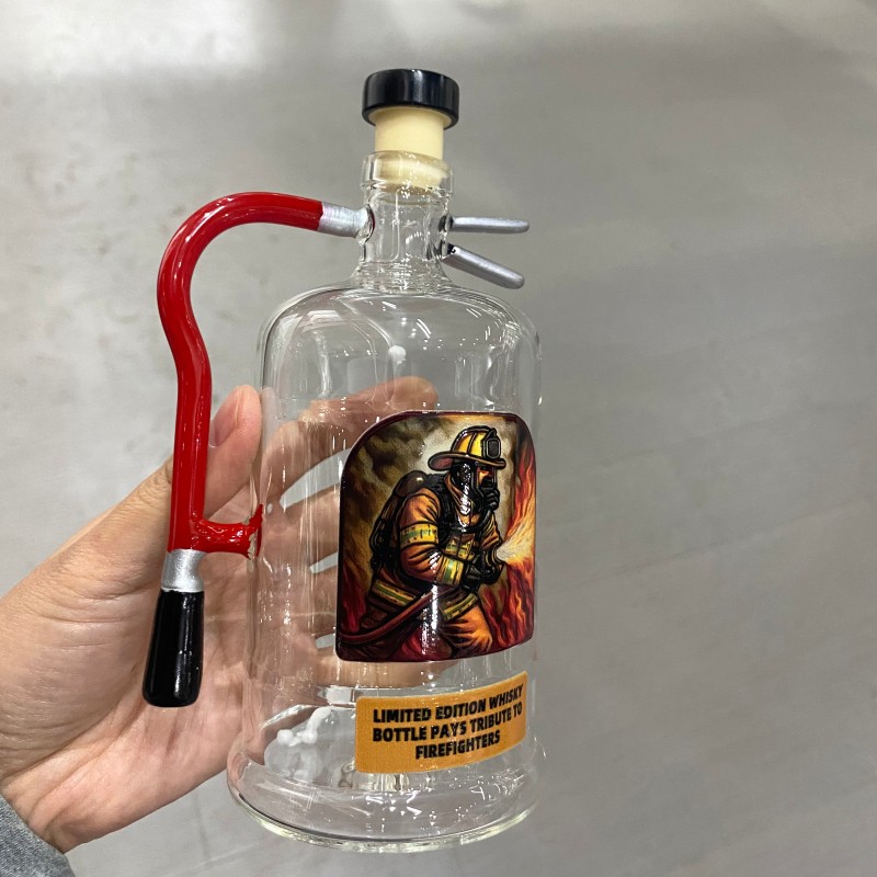 Лимитированная серия крафтовых бутылок для виски в стиле пожарных