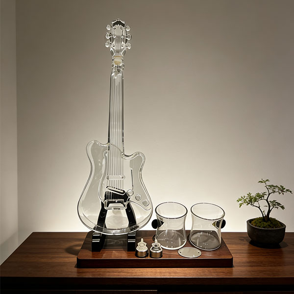 Набор винных аксессуаров в форме гитары
