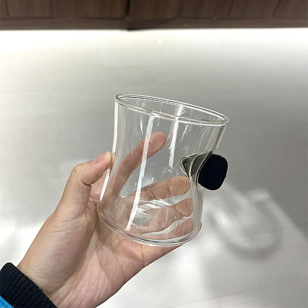 Набор винных аксессуаров в форме гитары