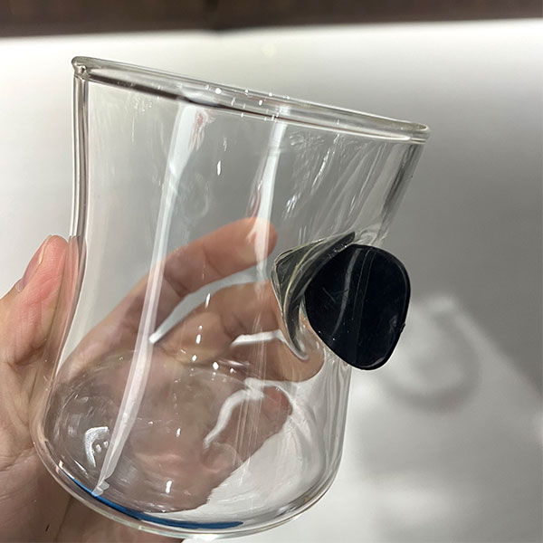 Набор винных аксессуаров в форме гитары