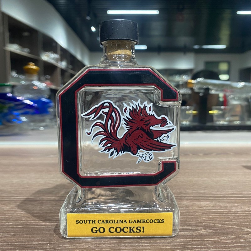Стеклянная бутылка в стиле команды «Геймкокс» Университета Южной Каролины