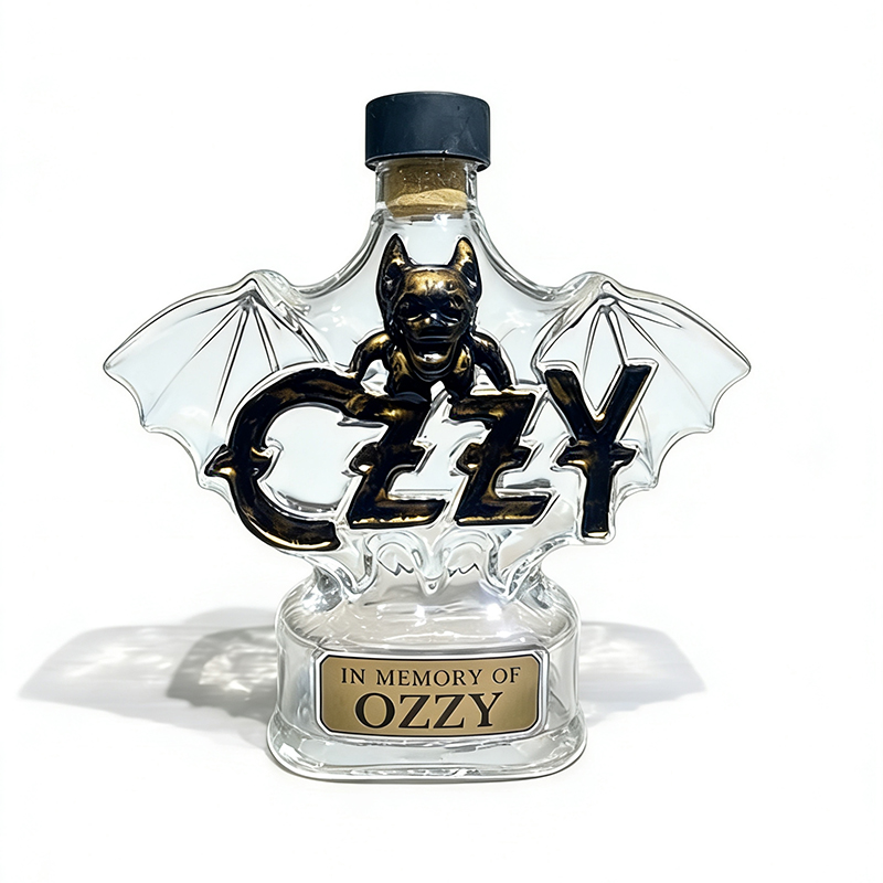 Стеклянная бутылка в форме летучей мыши в стиле Оззи Осборна