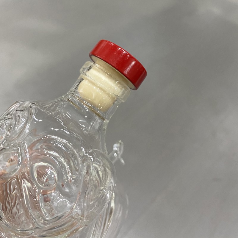 Стеклянная бутылка в форме мопса