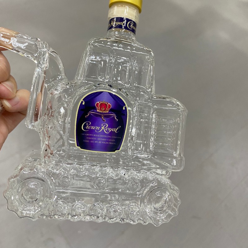 Стеклянная бутылка в форме экскаватора