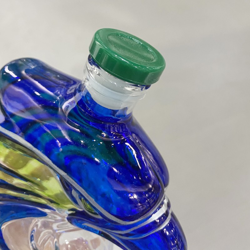 Стеклянная винная бутылка в форме глазурованной головы орла