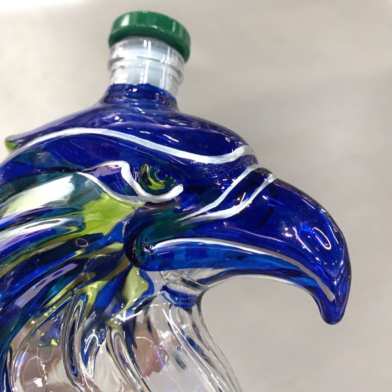 Стеклянная винная бутылка в форме глазурованной головы орла