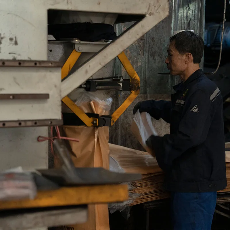 Компания уделяет большое внимание обучению сотрудников с целью создания прочной кадровой базы.