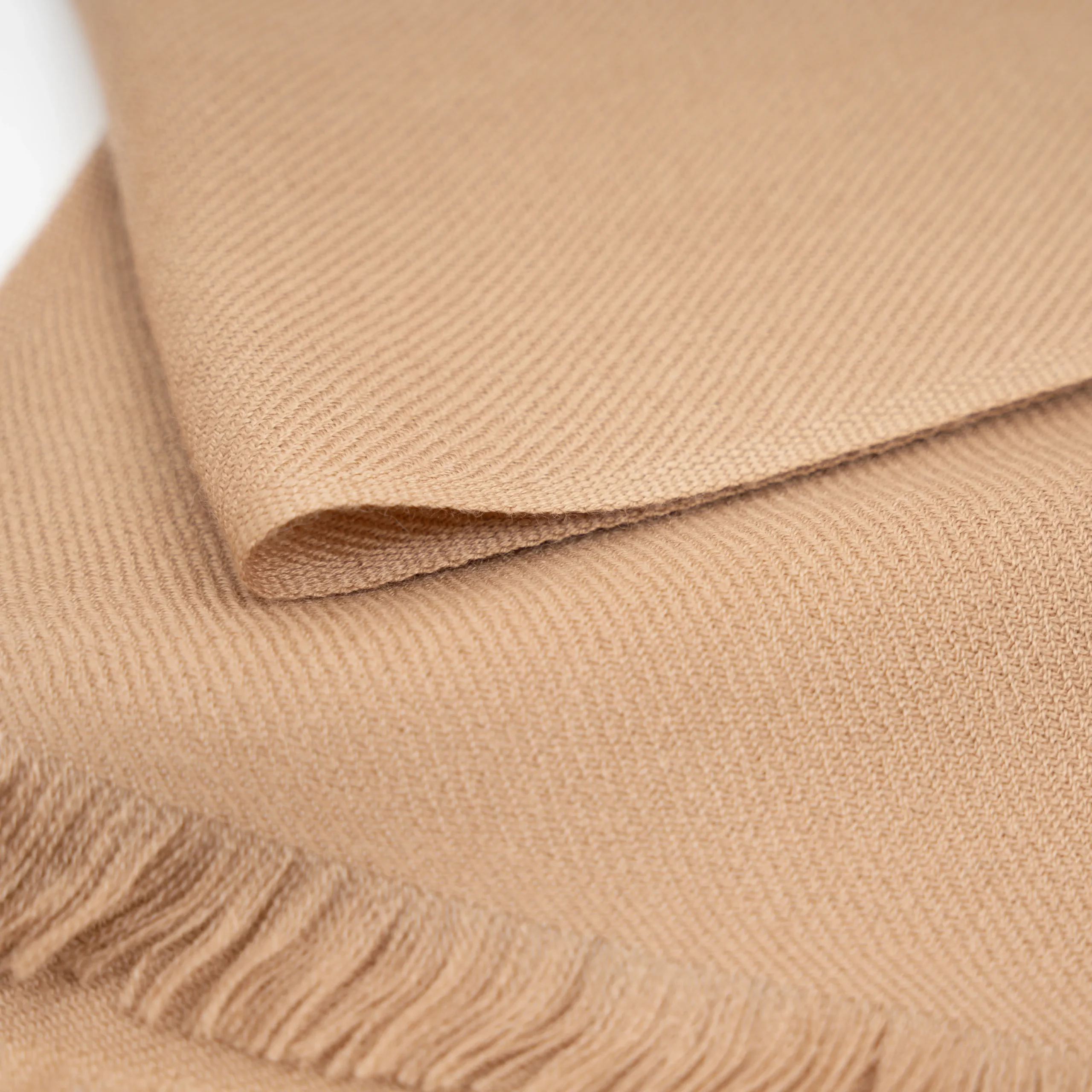 «Тепло при первом прикосновении — нежное послание кашемира зиме»