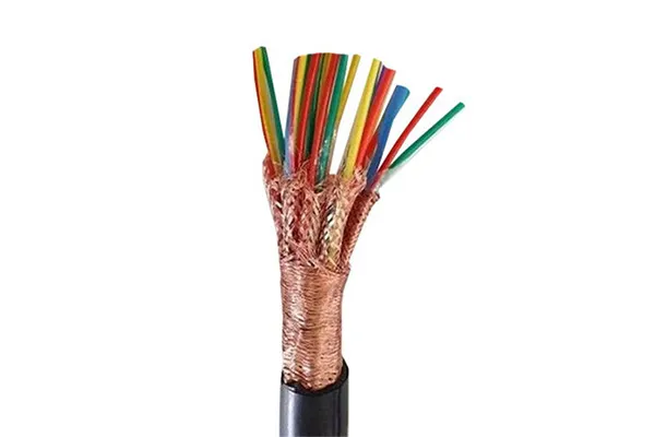 Экранированный компьютерный кабель