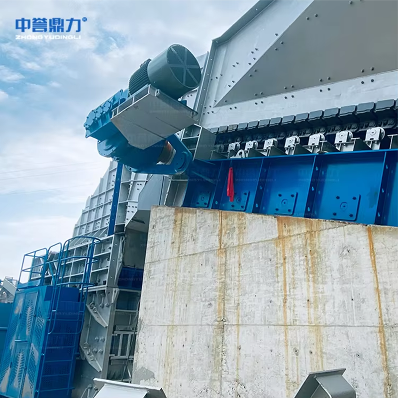 Гирационная дробилка горизонтального типа